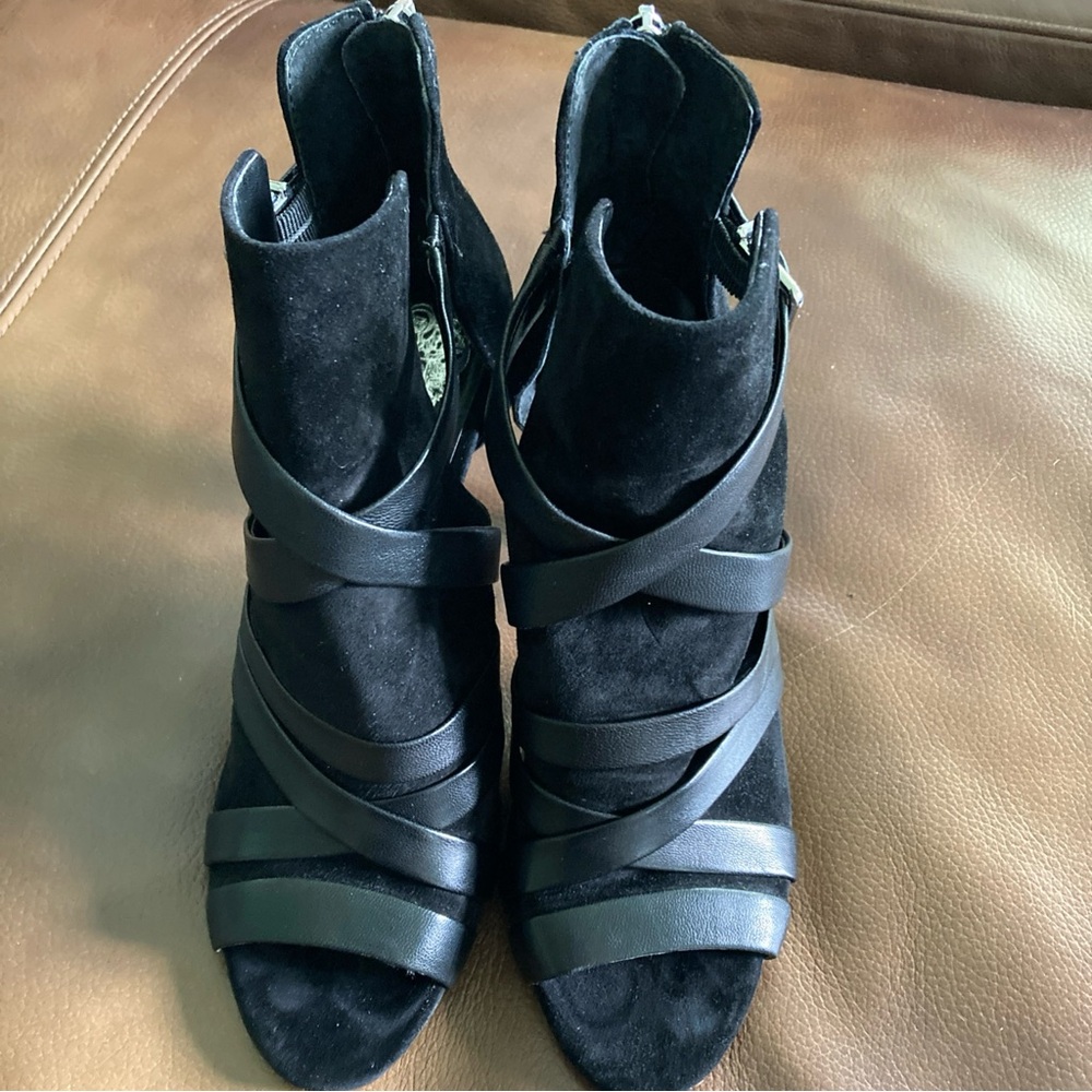 VINCE CAMUTO Gladiator Heeled Strappy Sandals Size 7.5 Leather High Heels